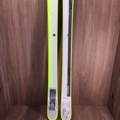 2021 Head Frame Wall Ski