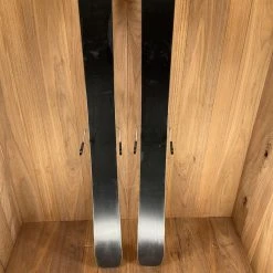 Ski Volkl M5 Mantra W/ Look Pivot Dual WTR Bindings 3 Ski Volkl M5 Mantra W/ Look Pivot Dual WTR Bindings