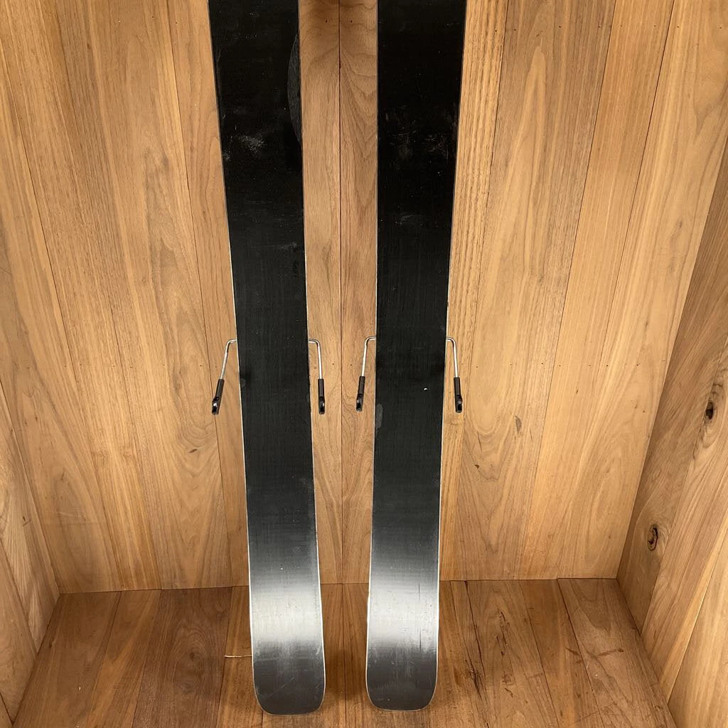 Ski Volkl M5 Mantra W/ Look Pivot Dual WTR Bindings Ski Volkl M5 Mantra W/ Look Pivot Dual WTR Bindings