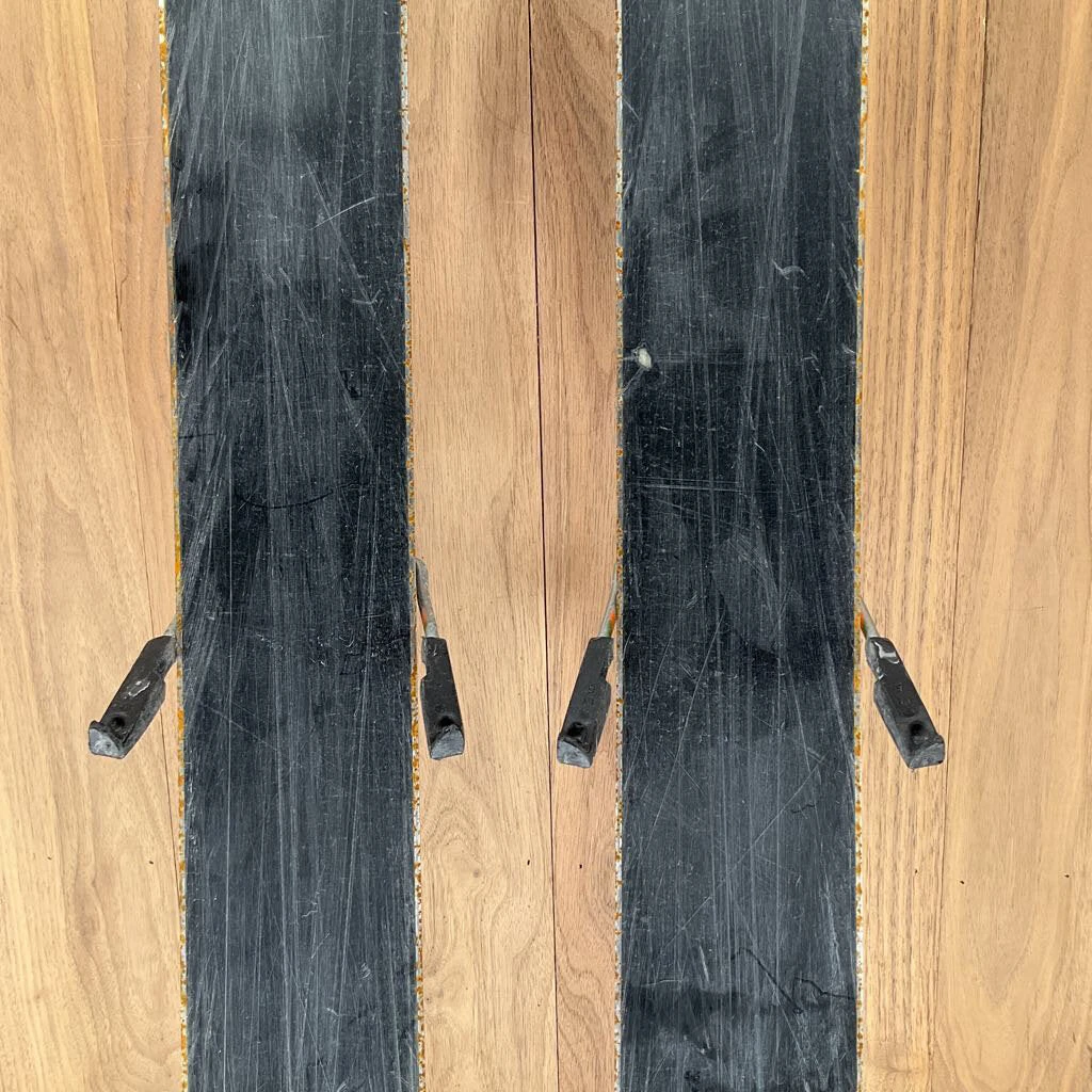 Salomon Suspect RLD Skis With Salomon Warden 11 Salomon Suspect RLD Skis With Salomon Warden 11