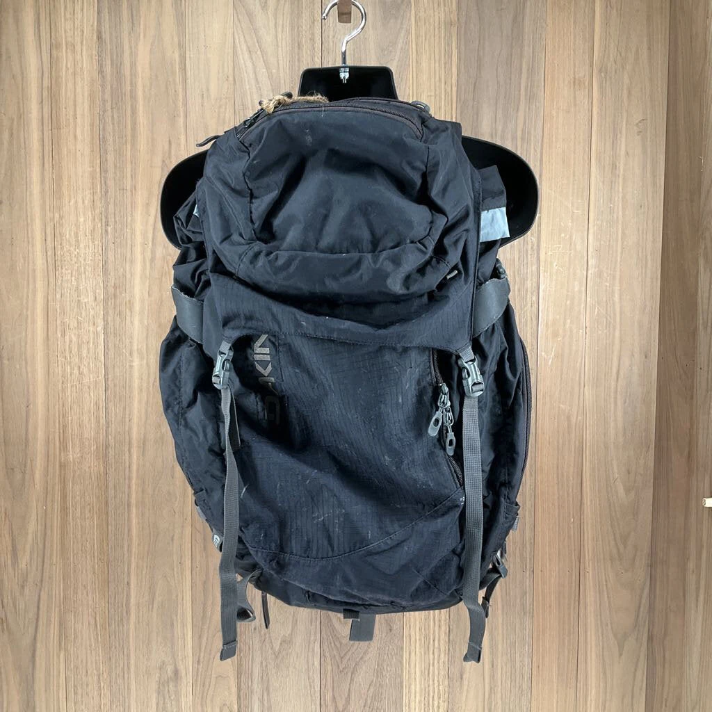 Dakine Men's Poacher 45 Backpack Accessories Dakine Men's Poacher 45 Backpack Accessories