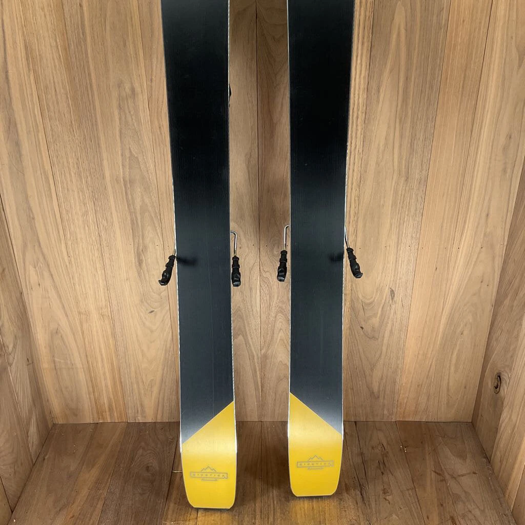 Ski 2022 Elan Ripstick 106 W/ Tyrolia Attack 14 Demo Bindings Ski 2022 Elan Ripstick 106 W/ Tyrolia Attack 14 Demo Bindings