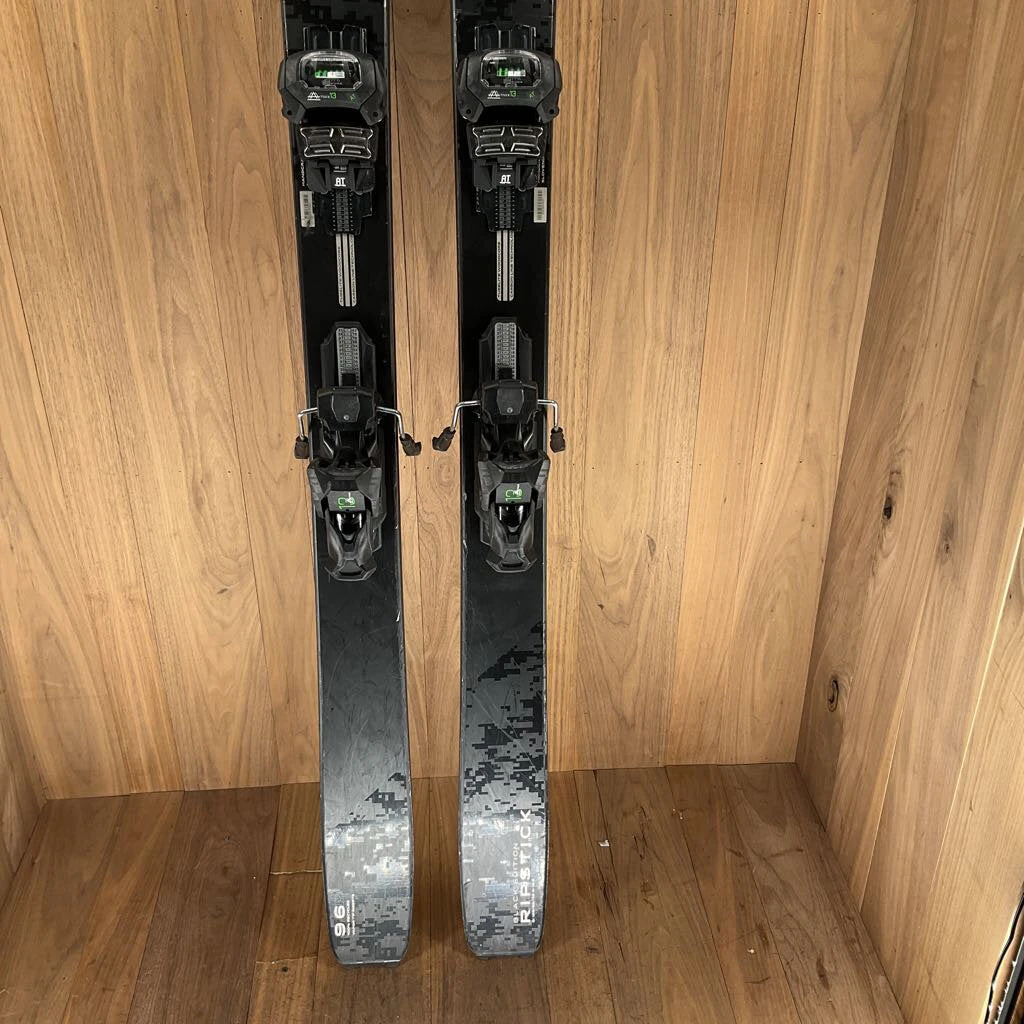 2022 Elan Ripstick 96 Black Edition W/ Tyrolia Attack 13 AT Demo Bindings Ski 2022 Elan Ripstick 96 Black Edition W/ Tyrolia Attack 13 AT Demo Bindings Ski