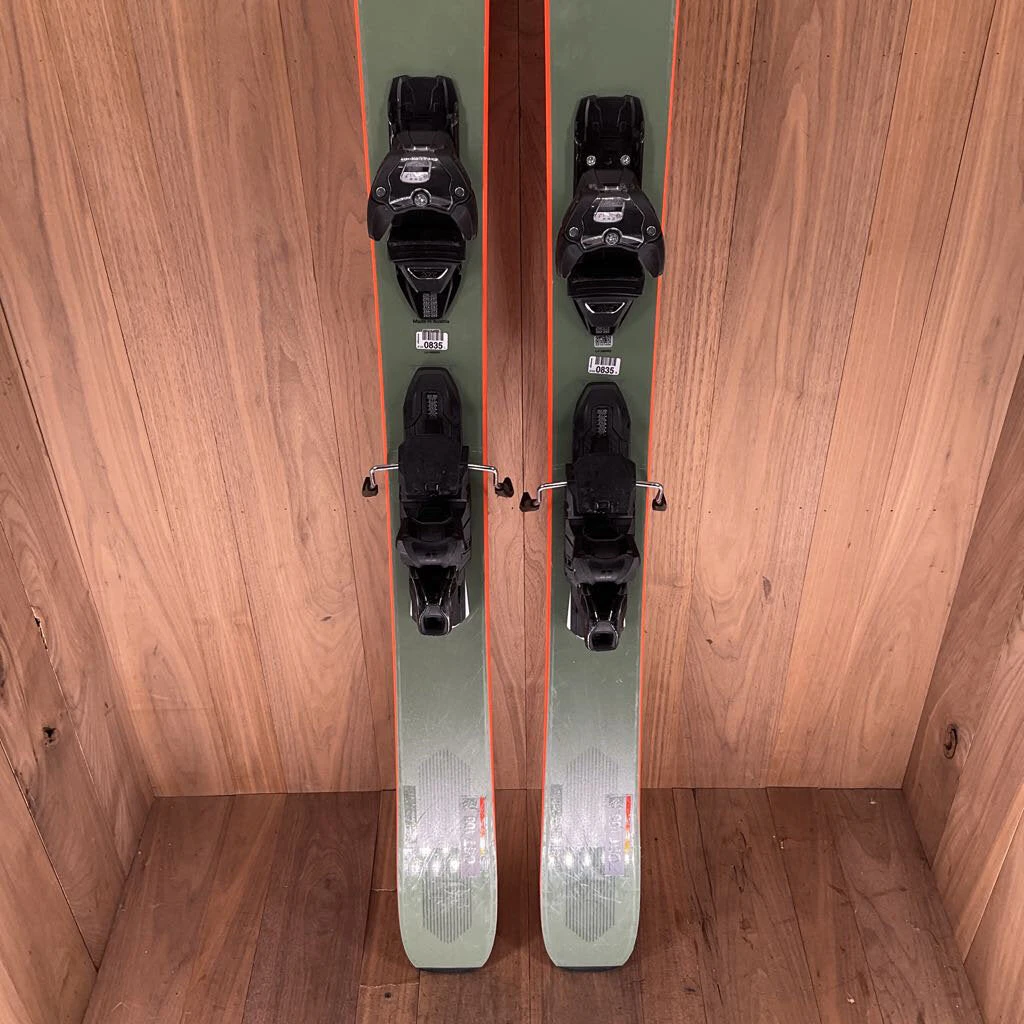 2022 Salomon QST 106 W/ Armada Warden 13 Demo Bindings Ski 2022 Salomon QST 106 W/ Armada Warden 13 Demo Bindings Ski
