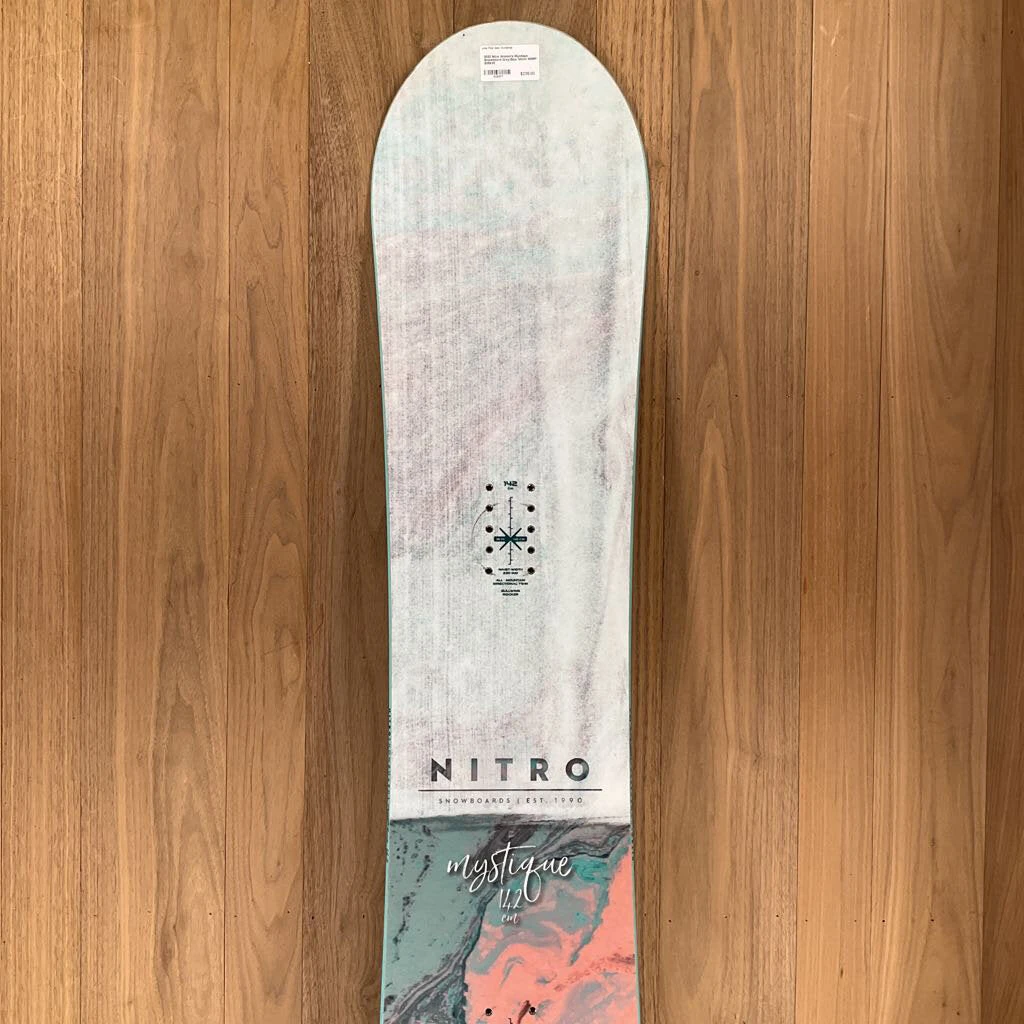 2022 Nitro Women's Mystique Snowboard 2022 Nitro Women's Mystique Snowboard