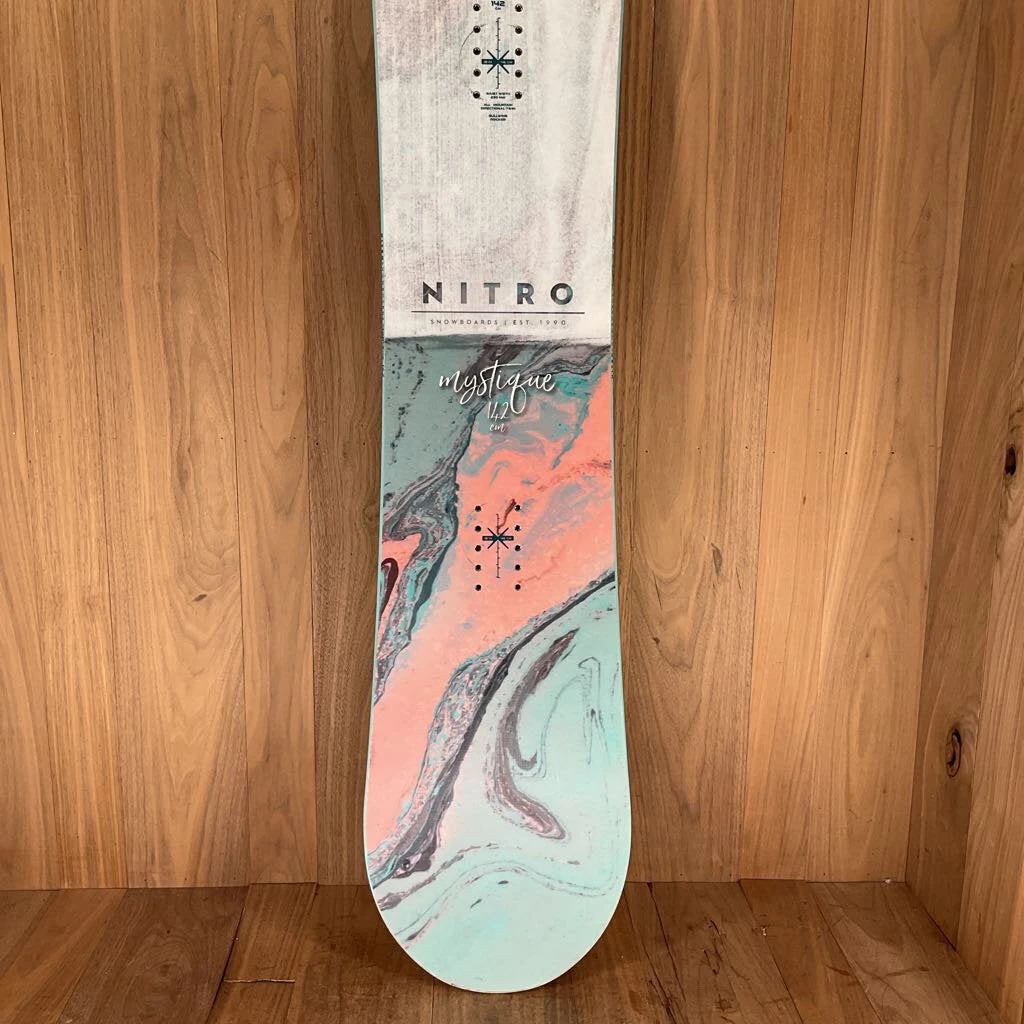 2022 Nitro Women's Mystique Snowboard 2022 Nitro Women's Mystique Snowboard
