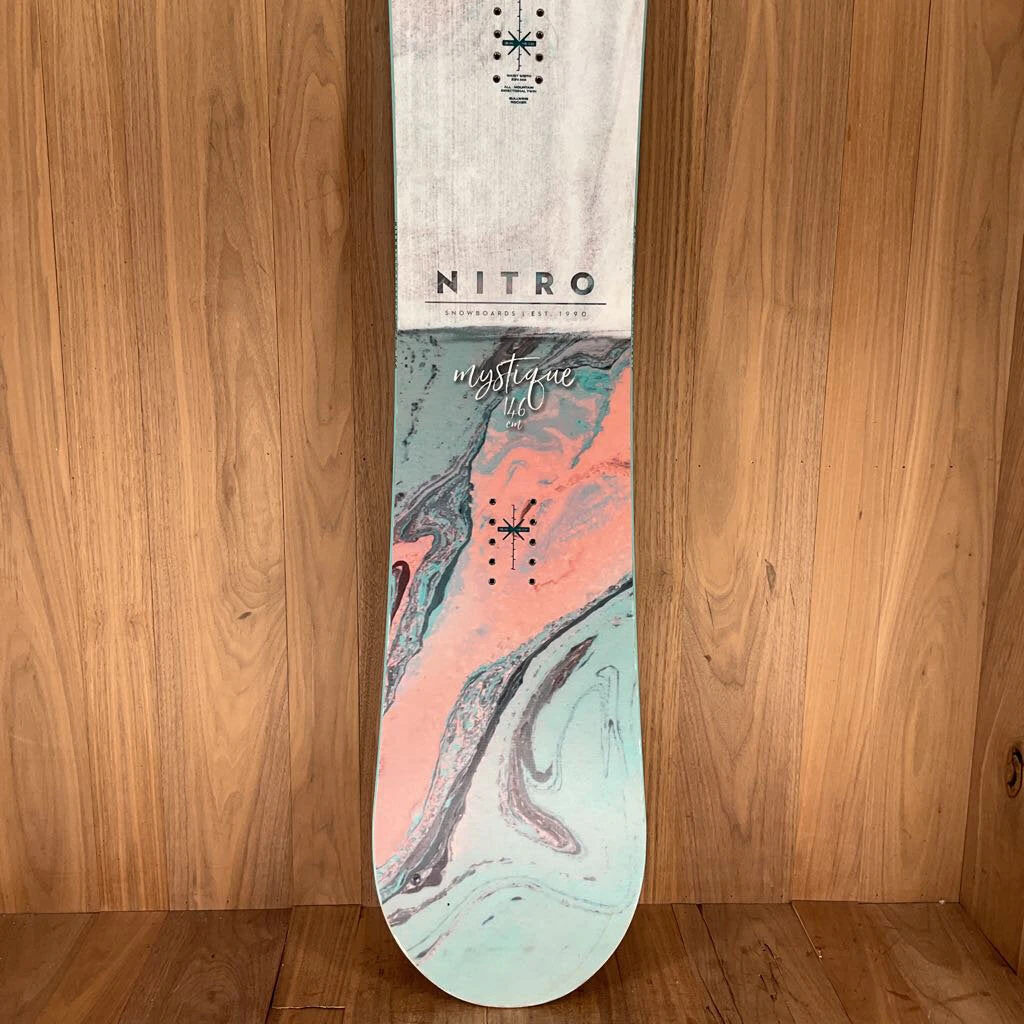 2022 Nitro Women's Mystique Snowboard 2022 Nitro Women's Mystique Snowboard