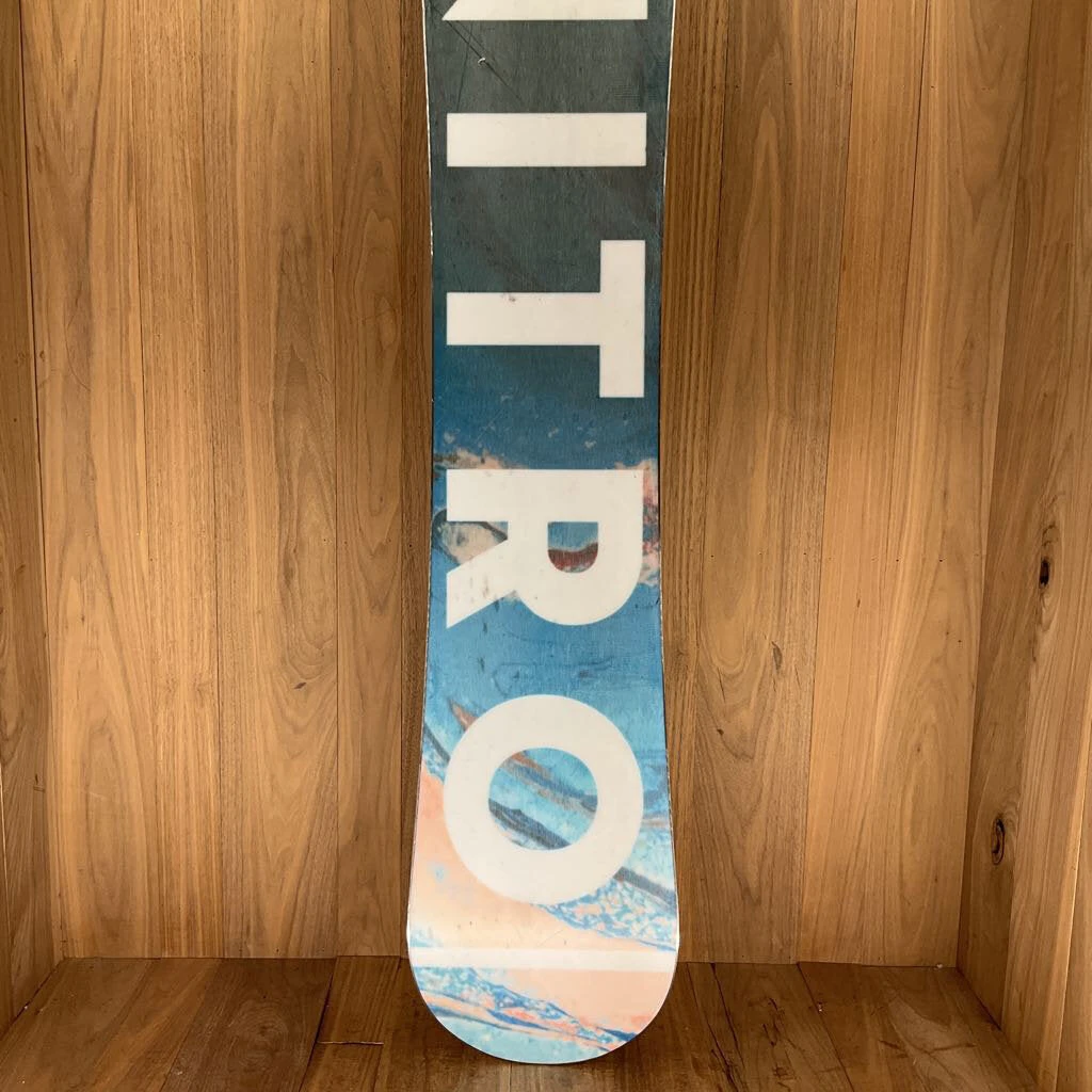 2022 Nitro Women's Mystique Snowboard 2022 Nitro Women's Mystique Snowboard
