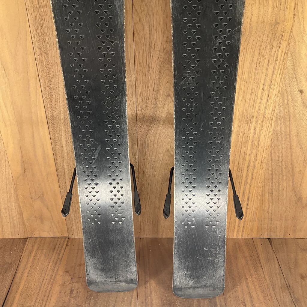 2020 Rossignol Terrain Junior Skis W/ Look Team4 Demo Binding 2020 Rossignol Terrain Junior Skis W/ Look Team4 Demo Binding