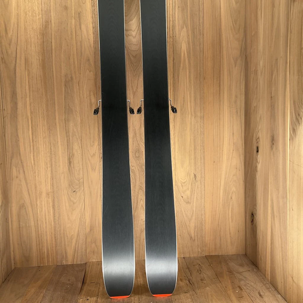 Ski 2022 Salomon QST 98 W/ Salomon Warden 13 Demo Bindings Ski 2022 Salomon QST 98 W/ Salomon Warden 13 Demo Bindings