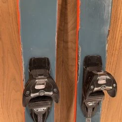 Ski 2022 Salomon QST 98 W/ Salomon Warden 11 Demo Bindings