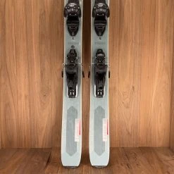 Ski 2022 Salomon Women's QST Lumen 99 W/ Armada Warden 11 Demo Binding