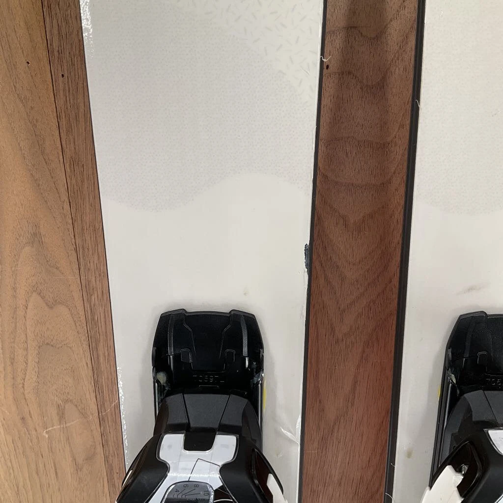 2022 Salomon QST Women's Stella 106 W/ Salomon Warden 11 Demo Bindings Ski 2022 Salomon QST Women's Stella 106 W/ Salomon Warden 11 Demo Bindings Ski